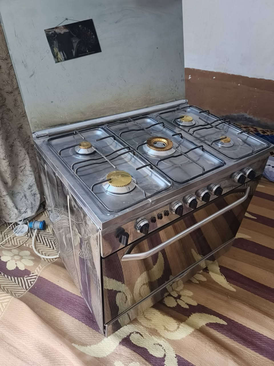 سلام عليكم طباخ لبيع جديد كله شغال وناره زركه سعر 150
وبي مجال للستفسار هاذه رقم الهاتف ***********
المكان حي سلام
