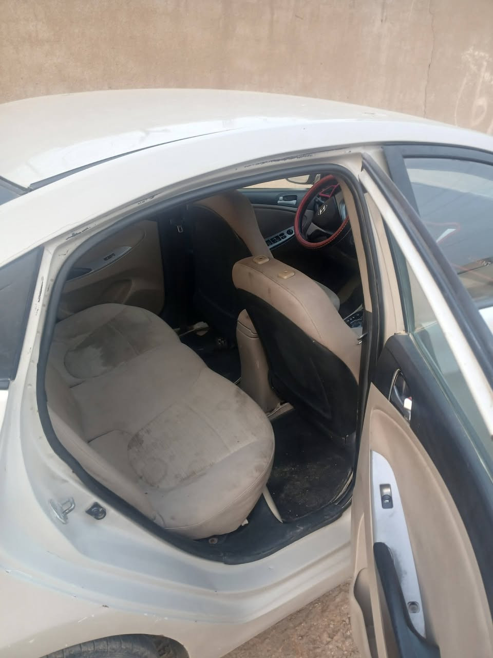 اكسنت رقم بابل موديل ١٦ سيارة عوزه ترتيب بسيط وحداديه فقط كير مكينه طك كاتورن الف وستمايه  مكان السياره بابل حله  ب ٥٥ وبيه مجال حك الجيه رقم موبايل ***********
