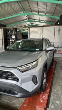 Rav4 -2024-XLE وارد امريكي بحالة جداً نضيفة ماشية ٢١ الف كيلو  حادث جا...
