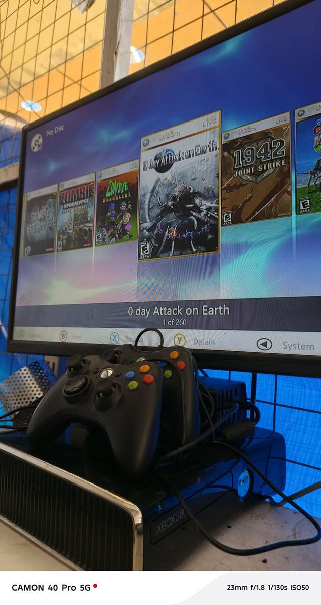 السلام عليكم اكسبوكس 360 للبيع فول بي 260لعبة حرب  call of duty بأجزائها بيس فيفا أشكال بي ويا يدتين جديدات الله شاهد سبب البيع لعدم التفرغ اليريد يتصل أو يراسل ***********
