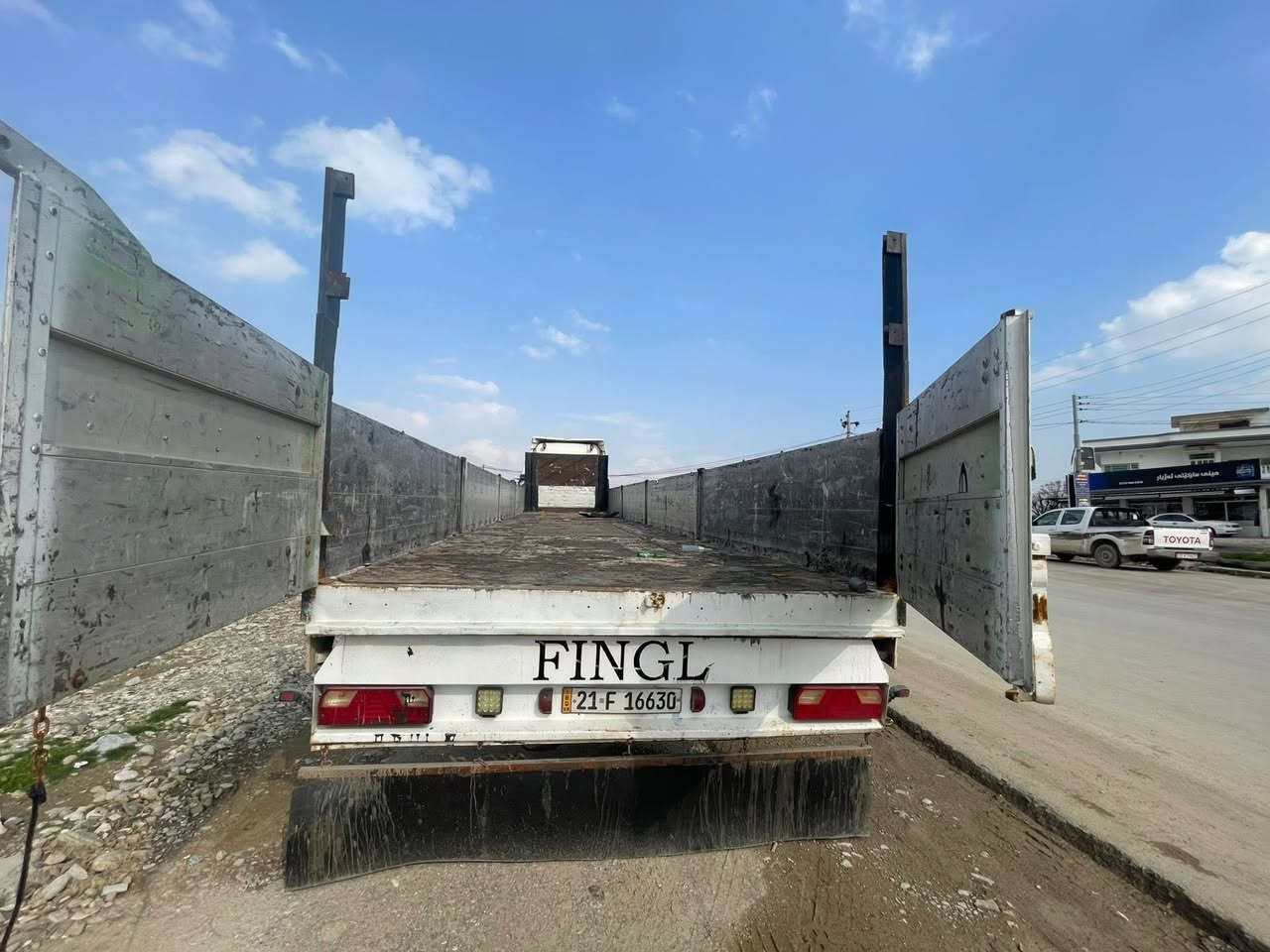 مان ٢٠٠٧
٤٣٠ ئۆتۆماتیک ڕیتایدەر سەلاجە بۆیلەر پێش چووپ 
تاقم تایەی کەلەو عەرەبانەی تازەیە 
0770 159 8559
0750 305 0820
