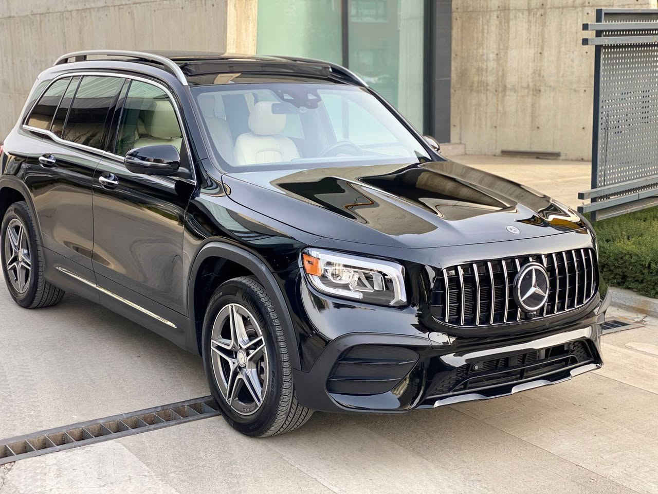 Mercedes Glb 250 v4 2023 *********** 4matic
الون اسود . مواصفات . بسمە . شاشة کبیر . کوشن کهربائی . کوشن تدفئە . 5 کامیرات . سندوق کهربائی . رادار امامی . رادار جانبی . تبرید مرکزی .  محرک 20 تیربو . بدون صبوغ . 
سعر 250$$ مکان سلیمانی
