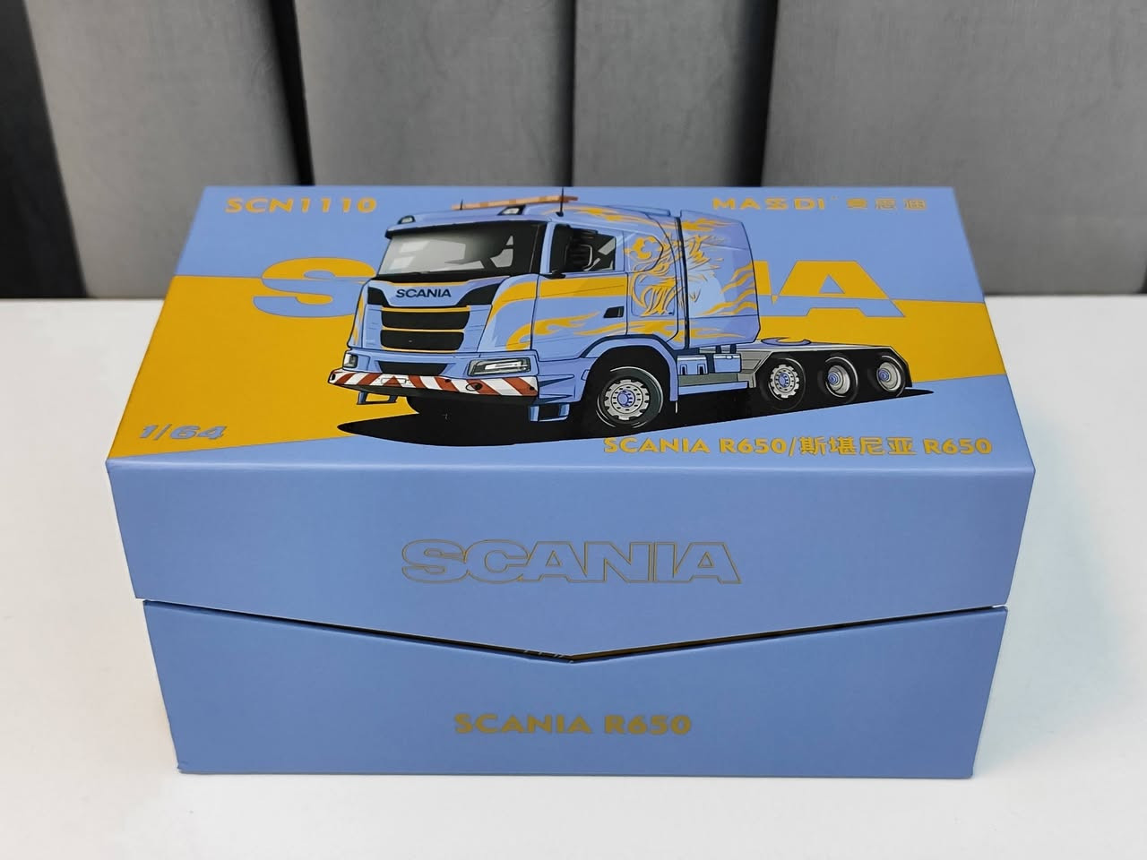 Scania R650 4-axle (1:64) by MASDI
شاحنة سكانيا (ذات 4 محاور للعجلات) بقياس 1:64

من شركة MASDI العالمية المعروفة، صناعة بجودة عالية وتفاصيل دقيقة

قطعة مميزة لعشاق الشاحنات الأوروبية والمصغرات بقياس 1/64

مزيد من التفاصيل على الخاص

متوفر توصيل


**إذا كنت صاحب هذا الإعلان وتريد حذفه لأي سبب، رجاءا أرسل رسالة إلى الدعم الفني**