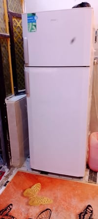 ثلاجه جديده حيل حجم كبير قفل 270نهايته 07704238795رقم بيه وتساب