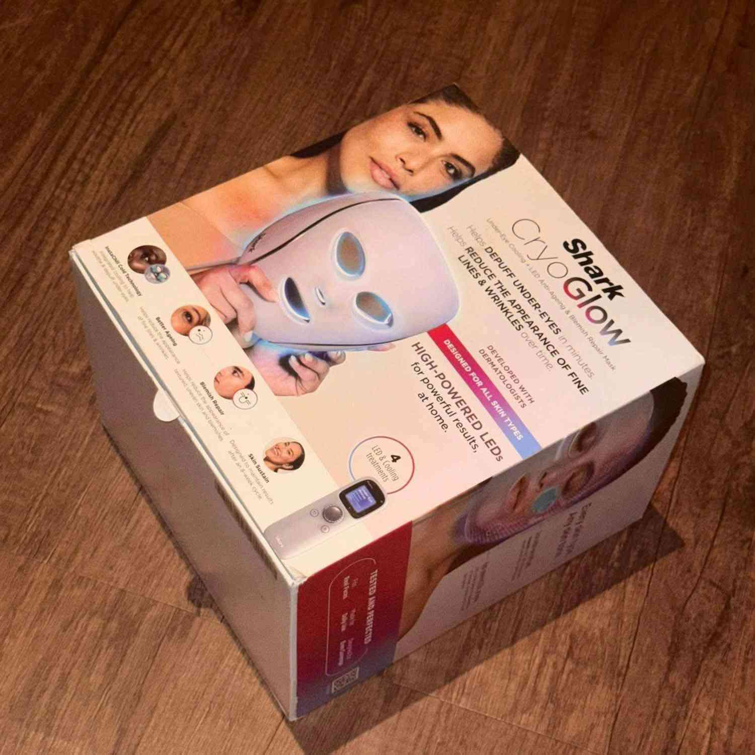 Shark CryoGlow الأصلي للعناية بالبشرة 🔹
✅ تقنية LED Therapy المتطورة للعناية بالوجه.

✅ نظام تبريد تحت العين (Cryo Cooling) لتقليل الانتفاخ والهالات.

✅ يساعد على تحسين مظهر الخطوط الدقيقة والتجاعيد مع الاستخدام المنتظم.

✅ يساهم في تقليل آثار الحبوب وتوحيد مظهر البشرة.

✅ مناسب لجميع أنواع البشرة.

✅ يحتوي على 4 برامج علاجية مختلفة (إضاءة LED وتبريد).

✅ مطور بالتعاون مع أطباء الجلدية للاستخدام المنزلي الآمن.

✨ يمنح البشرة مظهراً أكثر نضارة وإشراقاً من راحة المنزل دون الحاجة لزيارة مراكز التجميل.

 

السعر 100


**إذا كنت صاحب هذا الإعلان وتريد حذفه لأي سبب، رجاءا أرسل رسالة إلى الدعم الفني**