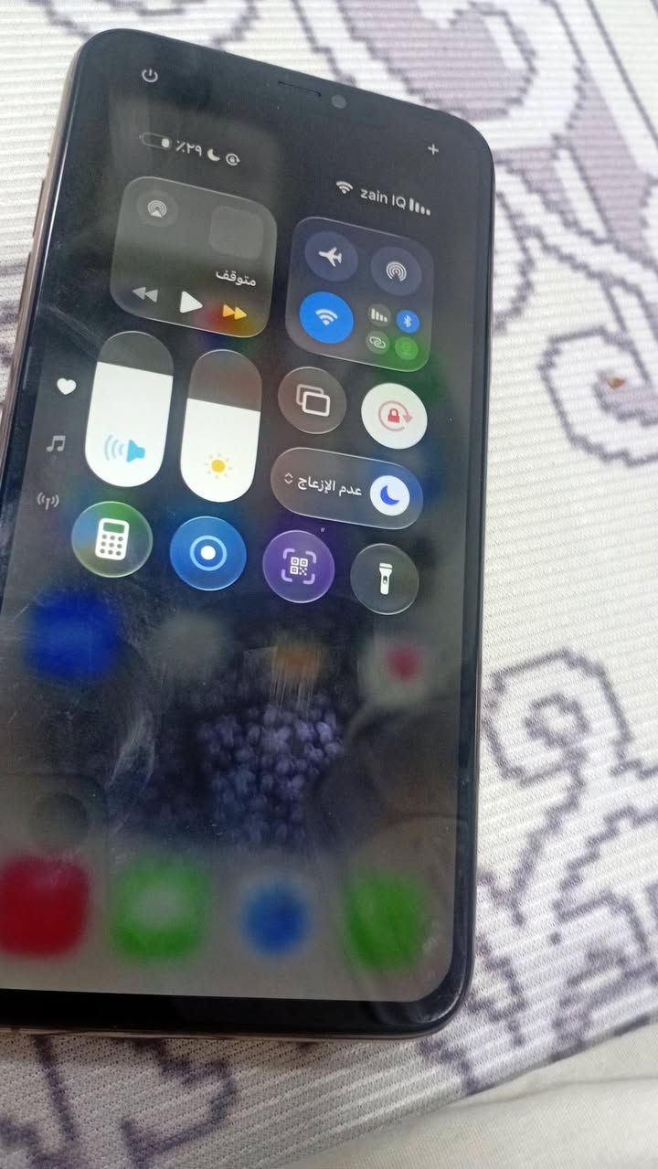 تلفون ايفون ١١ برو ماكس بطاريه ٨٤ ذاكره ٢٥٦ بس شاشه مبدله واصليه العسر ٣٥٠ وبي مجال ***********
