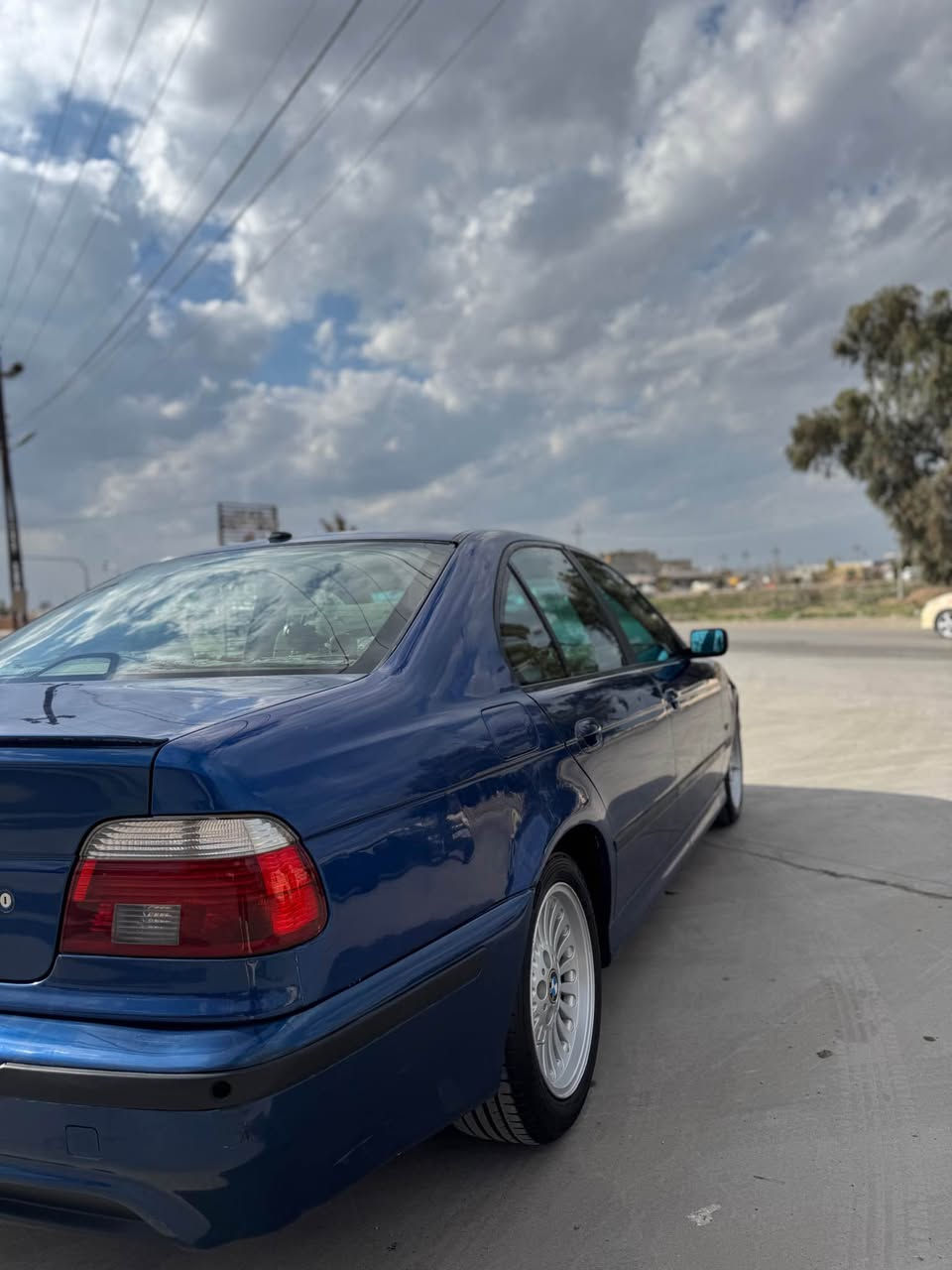 BMW SQAR MODIL  2002 M
BMW525 دەبل دیجیتال
مۆدیل ٢٠٠٢بیلاد ئێم
مەنەفێست ابراهیم خەلیل اصلی
سەقف و حیزام بە شەرت
گێر و مەکینە بەشەرت 
تەقەو رەقە بە شەرت 
کارەبای بە شەرت
گۆرینەوەش دەکەم لەسەر دڵ گرتن
ژ.م *********** أربيل, العراق
