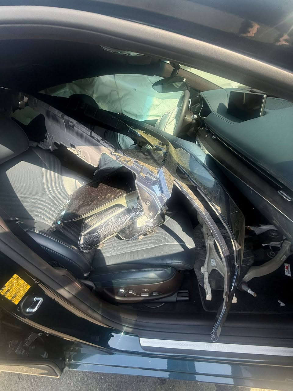 جنيسز وارد كوري
6 سلندر 3500
فول مواصفات 
عدى البانوراما 
غراضها كاصهن وياها 
أقل الشهر توصل 
السعر 160 بمكانها 
***********
