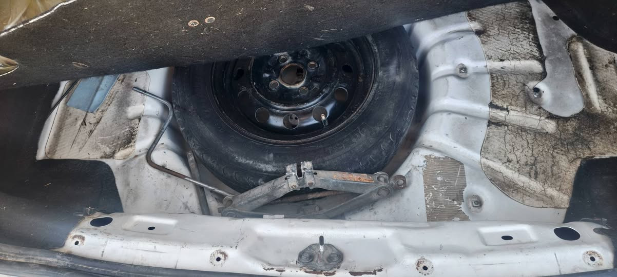 طيبه ٢٠١٢
سنويه صار شهرين ساقطه 
المالك سماوة 
رقم بغداد
كير - محرك - كهربائيات - تبريد جاهزات
سيارة نظيفه جدا ما مكروبه بين قوسين🙂
شخطه مال ستوته موضحه بالصورة 
مراوس فقط بيكم او جيب#

***********
المكان الرميثه
