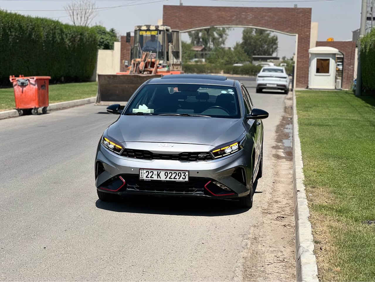 سلام عليكم 🫡 
كيا سيراتو 2022 GT Line👌
محرك 1600 دوش بدون توربو 🤩
سعر 125💵مجال قليل 
بيها بونيد و جاملغ و نص باب شي بسيط دواخل 🔦وتعديل بارد🔦
سيارة رقم اربيل باسمي تحويل بشرط 💯
ماشية 93000  الف كيلومتر 
مواصفات 🙌
1-فتحة😇
2-كشن جلد 💺
3-كشن كهربائي 💺
4-مراية شفط 🔁
5-شاشة وكامرا 🙈
6-ويل كروم 🚙
7- بصمة ابواب وتشغيل 🗝️
8-لايت LED🔦
9-شحن لاسلكي 📲
10-وضعيات قيادة 🏎️
بعد هواي مواصفات
بيع نقد فقط بدون مراوس 
عنوان اربيل 
***********كورك فايبر 📲
*********** اسيا واتساب أربيل, العراق
