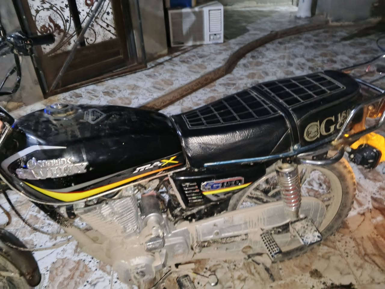 السلام عليكم من رخصة الادمنيه دراجه ايراني للبيع السعر 425 وبيها مجال موديل 22 للتواصل ***********
