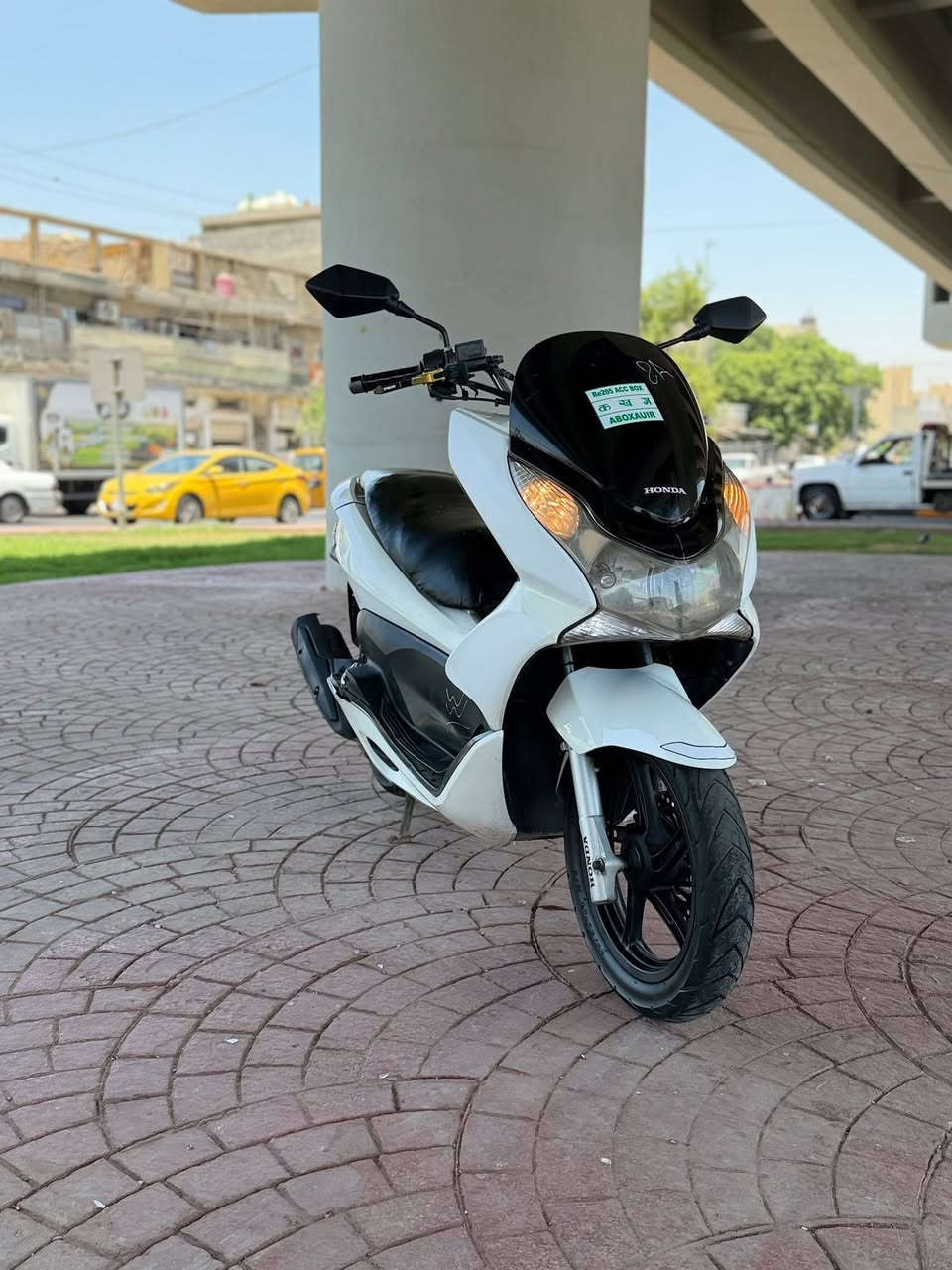 السلام عليكم للبيع دراجه pcxجيل الاول  دراجة  ماخذها رمبه الدراجه وأعلى ايدي حجم مكينه 150ياباني الاصلي دراجه جديده مال جناي وعلئ ايدي لون ابيض
ياباني الاصلي دراجه كامله أستان كهربائي حساس ازدحام سويجات دراجه جديده الدراجه  احلا من الصور مال جناي المكان بغداد دراجة مكفوله اي نقص مابيه السعر 1250
وبيها مجال بسيط  
اي استفسار ***********
