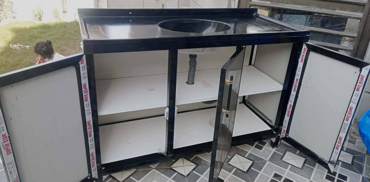 للبيع السعر ٧٥ وبيها مجال اتصال ***********
