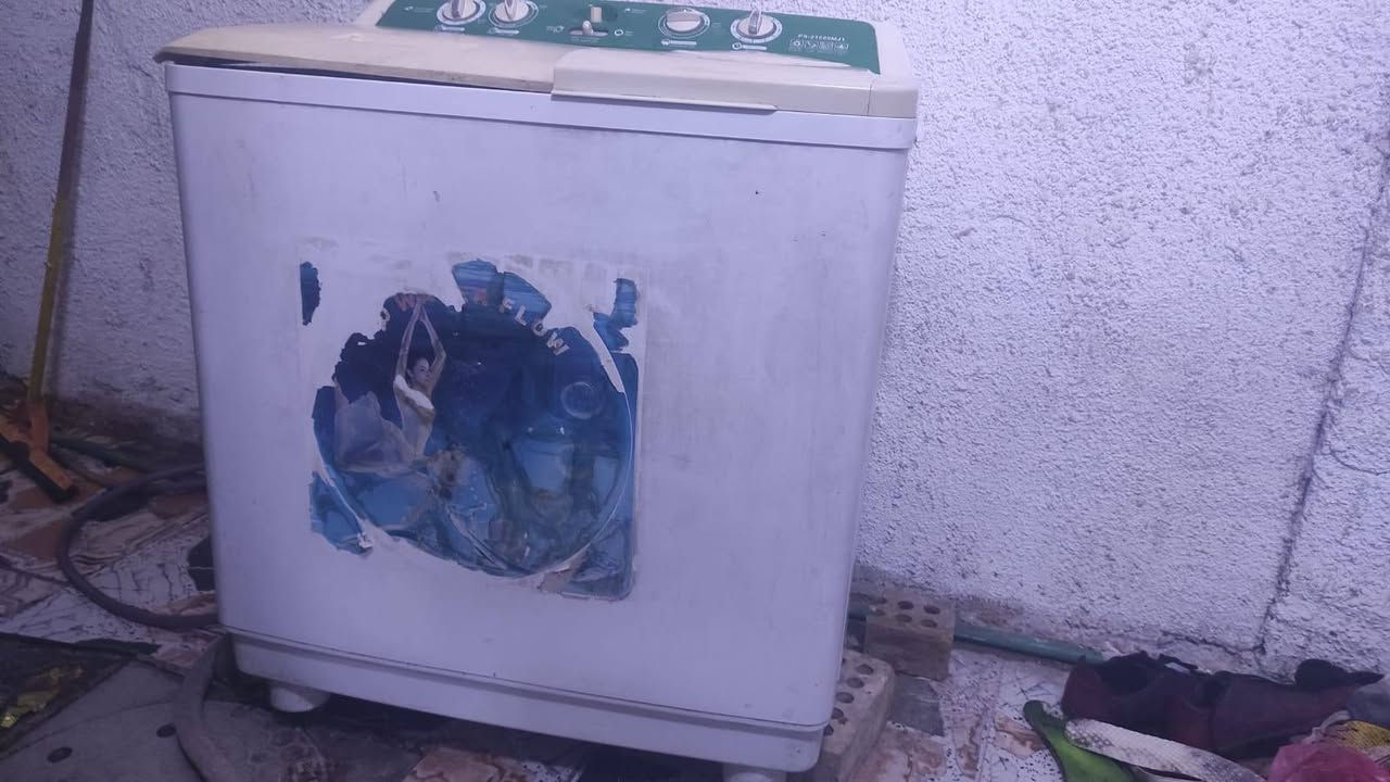 السلام عليكم. غساله للبيع نضيفه وبعده جديده عطلان التنشيف فقط تصليحه بسيط الشراي يتواص على هذا الرقم ***********
