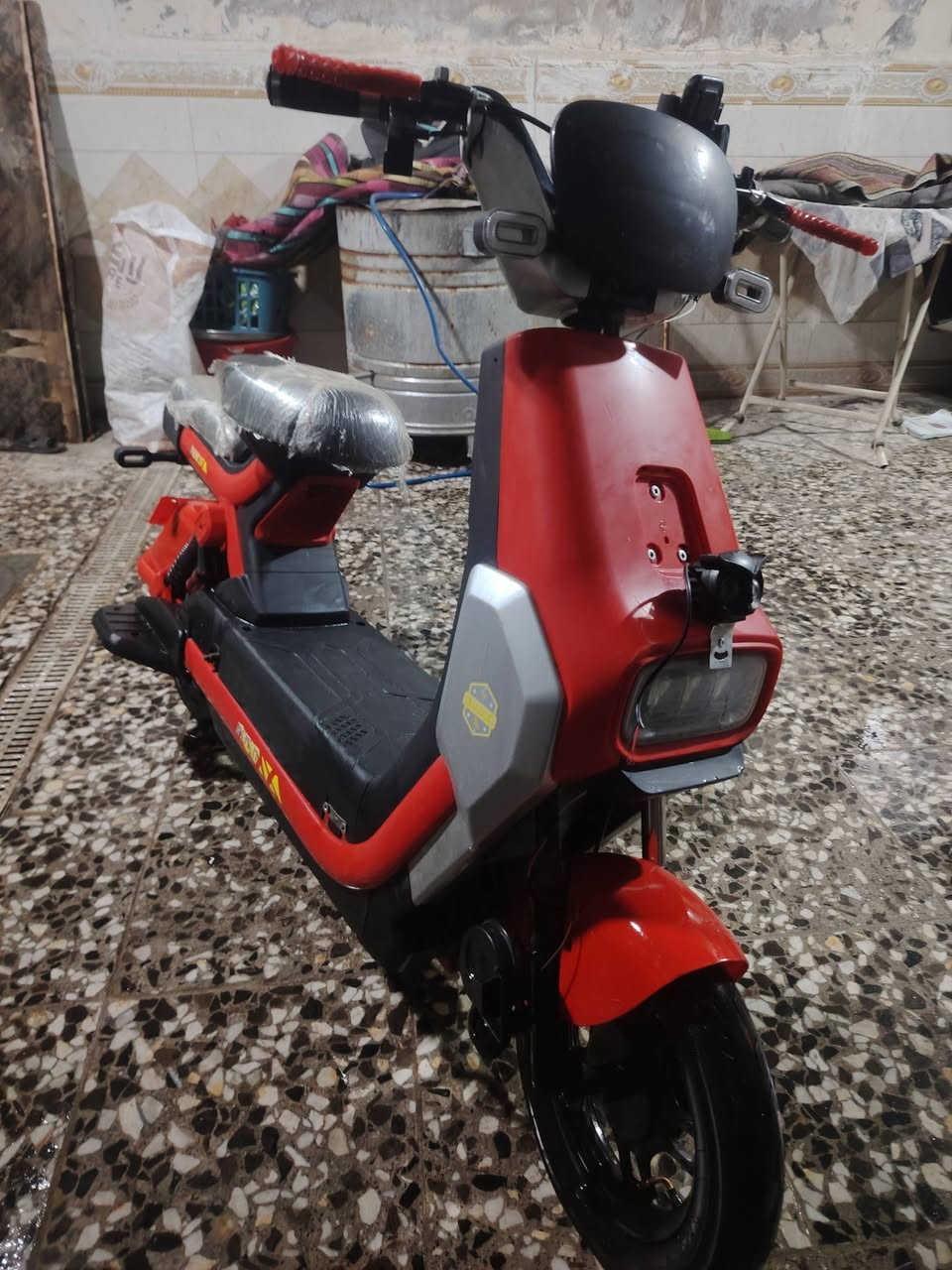 دراجة شحن (تيسلا 2024) للبيع سعر 350 وبيها مجال / ***********
