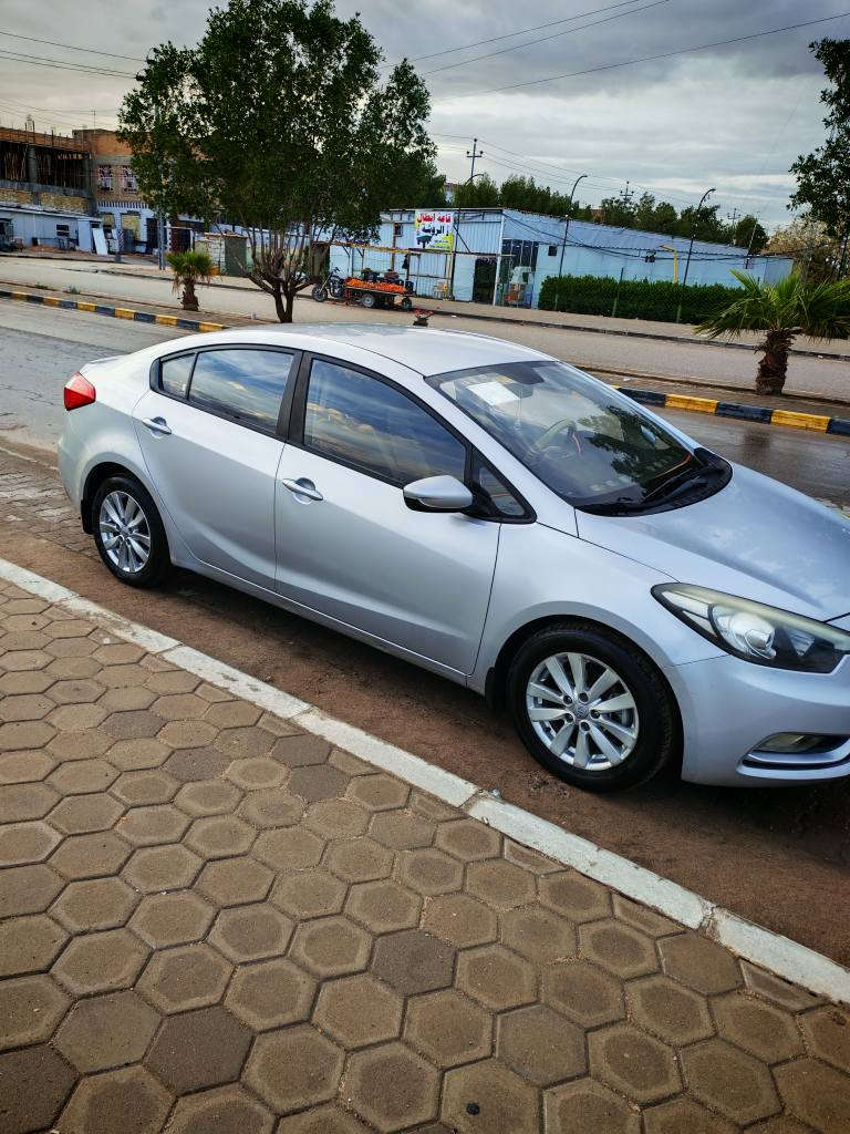 السلام عليكم 
سيراتو 2015 رقم كربلاء باسمي كفاله عامه عدى بارد موضح بالصور محرك 1600 تحكم سترين ماشيه 117 الف حقيقي كير مكينه كفاله 
السعر 118 وبيه مجال 
للاستفسار الاتصال على *********** النجف, العراق
