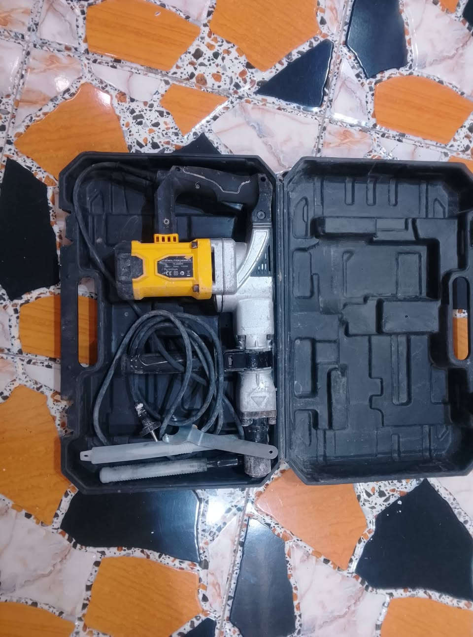 السلام عليكم
دريل شركا تازاكا 75
مكينه كريم الشمري 85
كبان ليزر 30
خلاط 35 
مكاني بغداد 
***********
