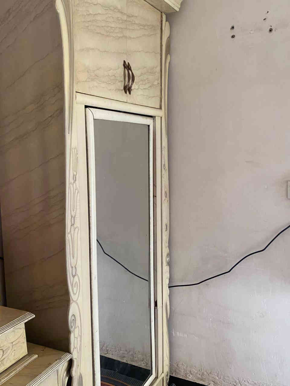 ⁉️غرفة للبيع كلشي ما بيها بس شد بة ٥٠٠ 🚧 تواصل ***********
