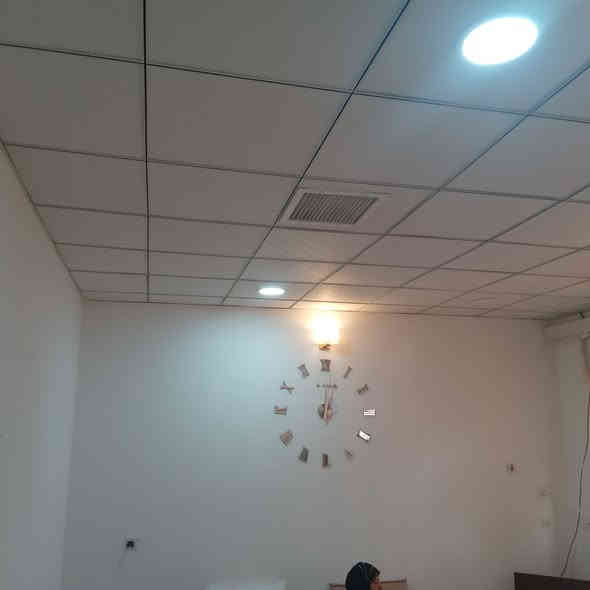 ئەم خانووە بۆ فرۆشتن لە بەکرەجۆ بە نرخێکی زۆر گونجاو
ڕووبەری خانووەکە 100 مەترە 
ڕووی ڕۆژهەڵاتە 20 مەتر دوورە لە شەقامە تیجاریەکەوە
نزیکی مەکتەب و دوکان و هەموو خزمەت گوزاریەکە
قاتی خوارەوەی خانووەکە بریتیە لە هۆڵێکی گەورە کە بۆ مەخزەن ئەبێت
قاتی دووەم پێکهاتووە لە مەتبەخ و میوان و نووستن و موشتەمەلات وە لێرەشەوە قادرمەی ناوەوەی هەیە بۆ  قاتی سێ کە پێکهاتووە لە دوو نووستن و موشتەمەلات 
خانووەکە هەمووی کاشیەو سەقفی جبسن بۆردەو دەکتی موبەریدەشی بۆ کراوە
نرخی ئەم خانووە  8 دەفتەر و معامەلەیە
بۆ زانیاری زیاتر پەیوەندی بکەن بە نووسینگەی نوێ بوونەوە ***********
