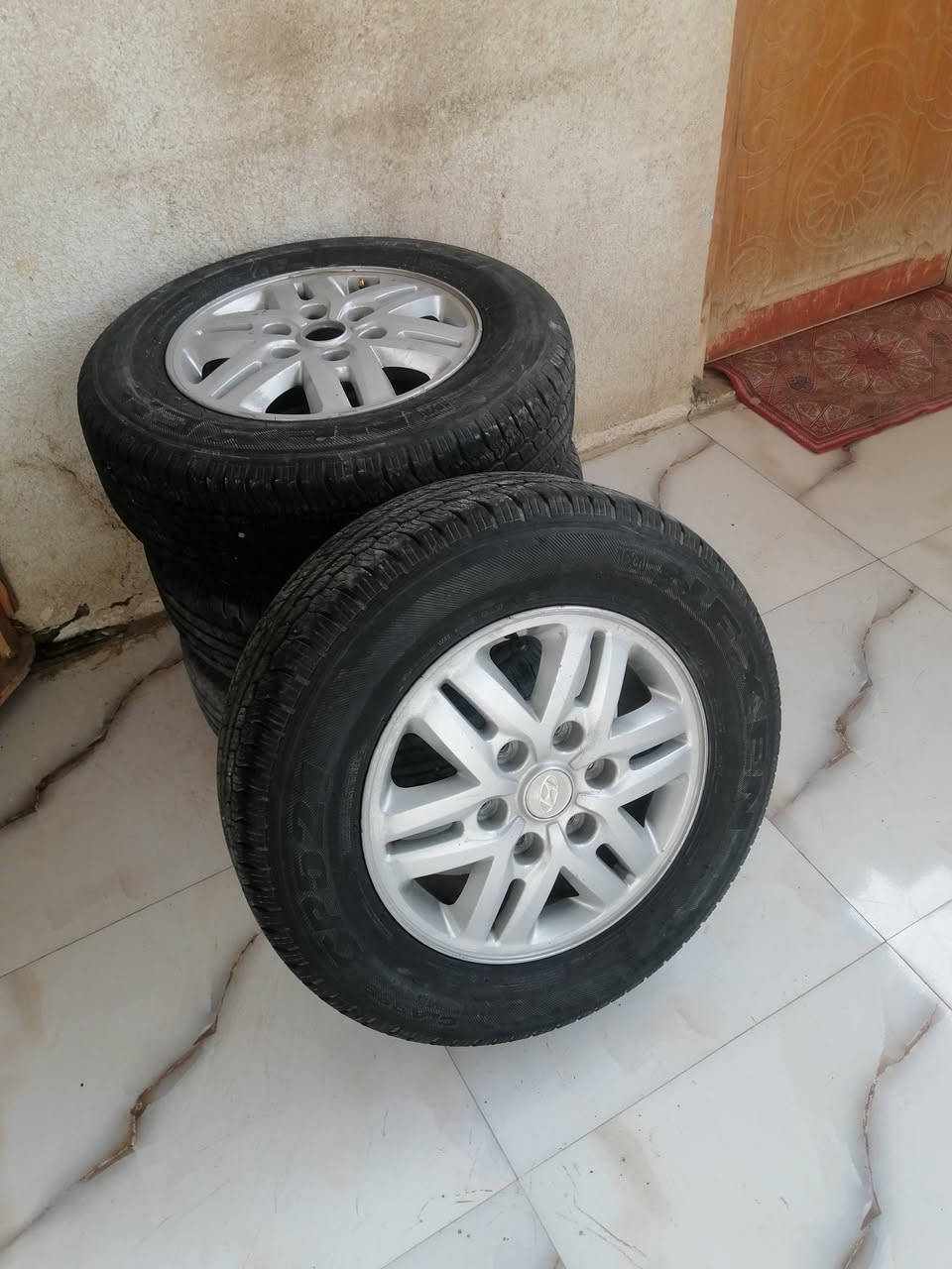 سلام وعليكم ويلات دبلو نضاف مال ١٨ هنه وتايراتهن مكاني البصره قضاء المدينه السعر ٣٥٠ وبيهن مجال الاتصال ***********
