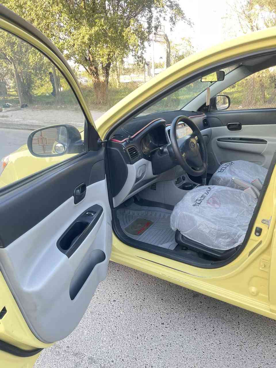 السلام عليكم اكسنت 2011 ليموني بلاد الشركة العامه السياره بسمي مكينه 1600 كير مكينه صدر تخم تاير تبريد كهربائيات كله بلاد سيارة مال جناي مكفوله من الضربه صبغ بنيد وجاملغ خلفي بدون ضرر صبغ فقط السعر 93 وبيهة مجال العنوان بغداد الجديدة للاستفسار ***********
