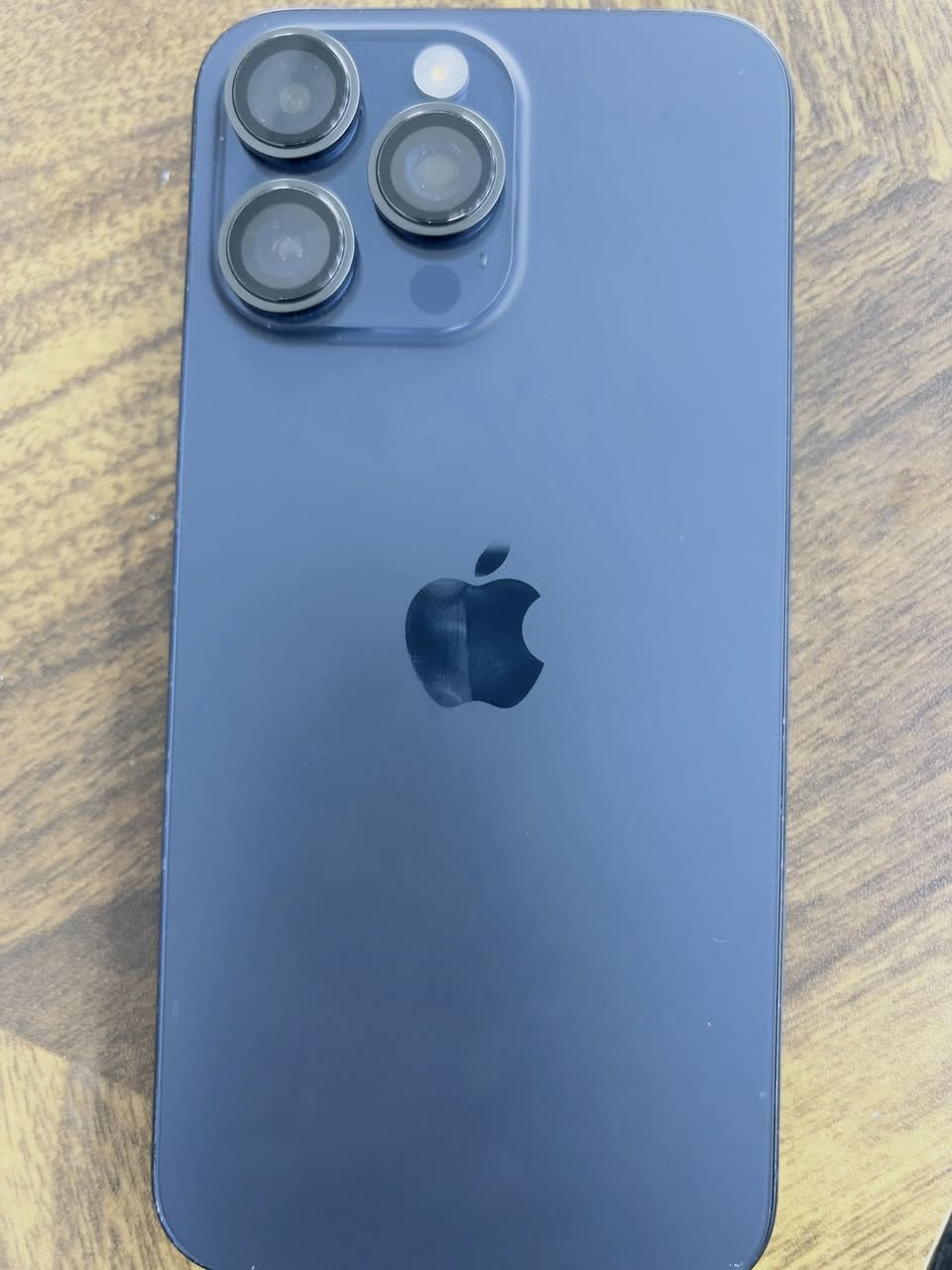 السلام عليكم
يوجد ايفون 15 برو ماكس الجهاز جديد بطاريه 98 كلو عل بلاد 
للاستفسار هـ***********
