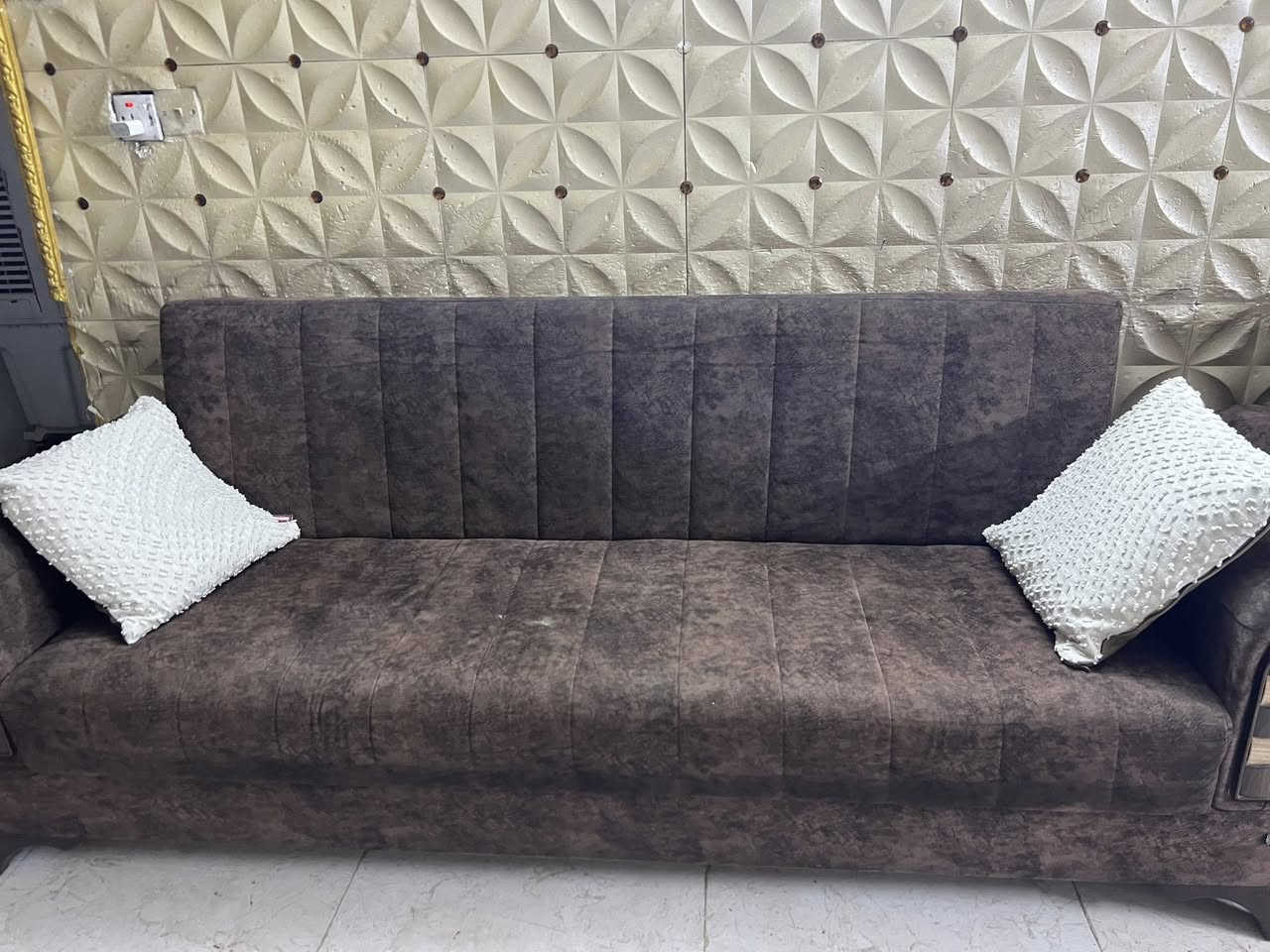 سلام عليكم توفر يمنه تخم تركي 100 بل100 ابو السرير 12 مقعد نضيف جدا وبسعر جدا مناسب ب 650 وبي مجال رقم التواصل ***********
