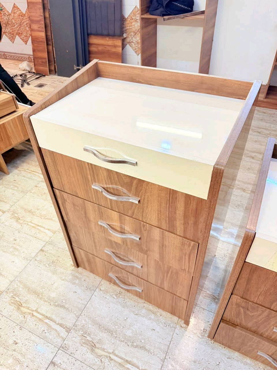 غرفة نوم تركي مستعمل 
تتكون من 👈 8 👈 قطع
نضافة 👈 90%💯🥰
السعر 👈550  فقط
مع نقل وشد داخل بغداد مجاني