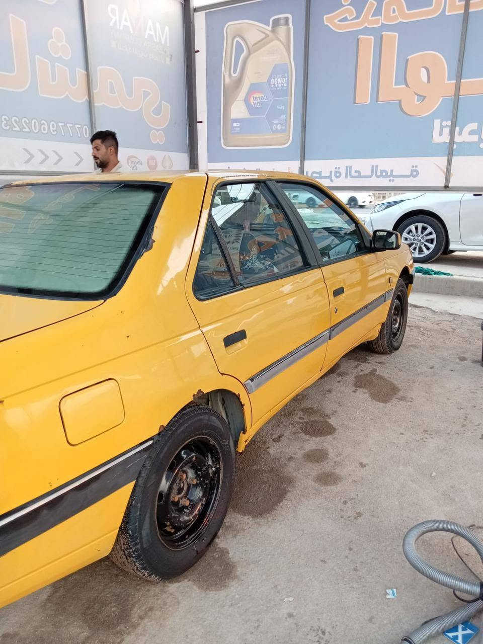 السلام عليكم
سياره بيجو 405 مديل 2016 
سياره حلوه مكينه كير تبريد كهربائيات مناقصها شي بس كشر شوفت عينك 
سنويه منتهيه سنة2022 راعي سياره اريد تحول موجود بالبصره
السعر$ 28 بيها مجال حك جيه
رقم موبايل:*********** موجود واتساب 
سياره موجوده #العنوان_البصره_شط_العرب_الفيحاء
