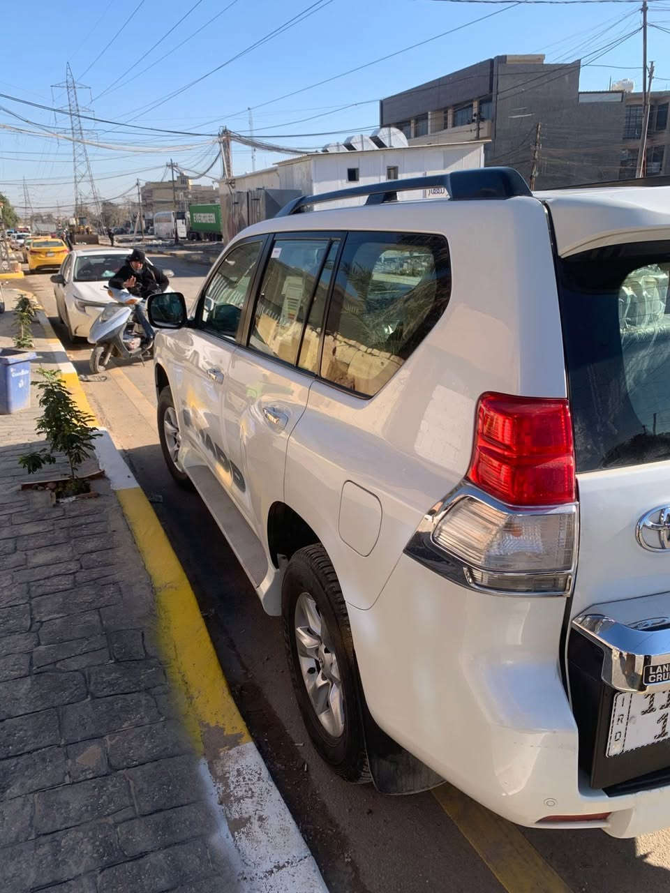 السلام عليكم برادو 2012كفاله عامه بيه بس الدعاميه صبغ سياره جديده وجاهزه ترايه زيرو ماشيه١٦٥ كويتيه السياره بسمي تحويل مباشر عارضه ب٢٨٥ بيه مجال حك الجيه ***********
