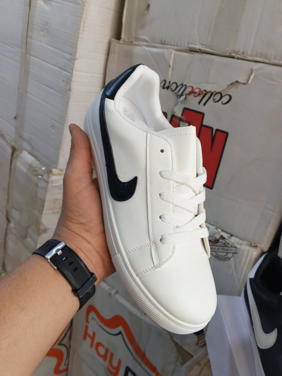 ناااايك من 37 ال41
الكارتون 8 قطع 
سعر القطعه 6 الاف 
يوجد توصيل 🚖 
***********
