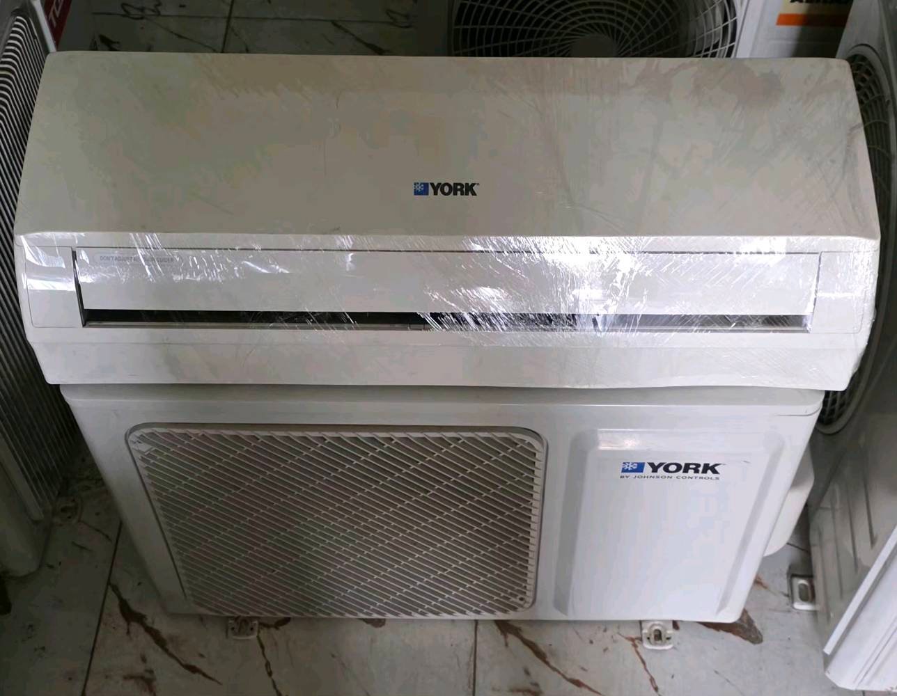 سبلت نوع يورك حجم واحد طن اعتيادي جهاز نظيف جدا بدون اي تصليح  
مكاني بغداد قريب الشعب بوب الشام للاتصال او وتساب ***********0