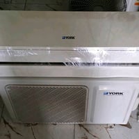 سبلت نوع يورك حجم واحد طن اعتيادي جهاز نظيف جدا بدون اي تصليح   مكاني ...