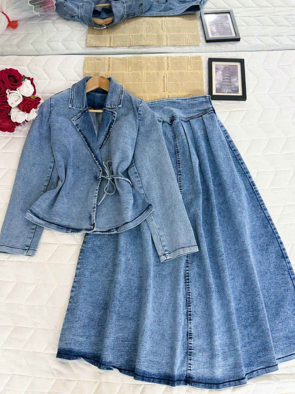 سترة مع تنورة❤‍🩹
خامة جينز تركي💯
40-42-44-46-48


**إذا كنت صاحب هذا الإعلان وتريد حذفه لأي سبب، رجاءا أرسل رسالة إلى الدعم الفني**