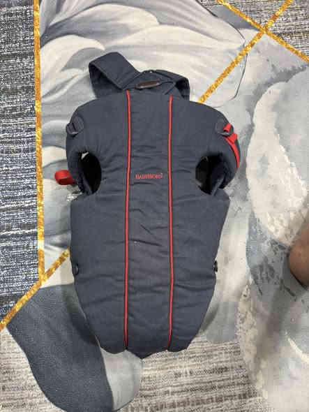 كريكوت نضيف كلشش اخو الجديد يصير كرسي وهزاز وموسيقى ووياه ناموسيه مالته ودوشك سعر 45 الف
كله ناموسية هرمية تول مال جربايه كامله هيه وستاندها 15 الف
معقمه ممات بالبخار تاخذ 6 ممات نظيفه كلش 20 الف 
حمالة طفل اصلي امريكي ماركة 5 الف
مكاني طويريج كربلاء وعندي خدمة توصيل
***********
