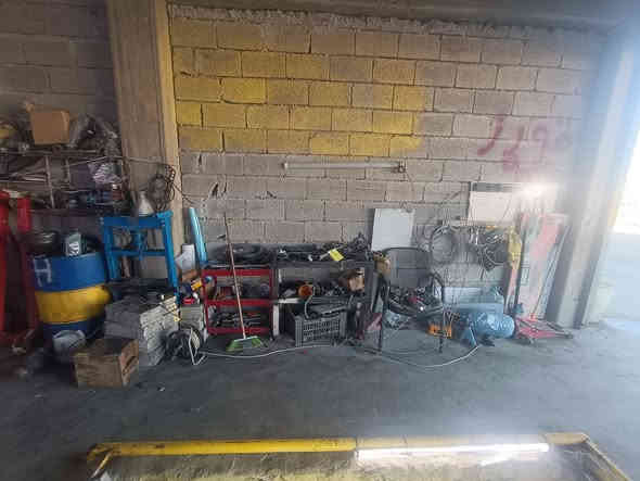 دوکان بۆ فیتەرو وایەرمەن
 لە هوانە بۆ فرۆشتن نرخی زۆر گونجاوە کاملە  دوکانەکە کرێی مانگانەی زۆر گونجاوە بازاڕێکی باشی هەیە پێویستمان بە پارەیە بۆیە دەی فرۆشین  لەهیچی کەم نیە بۆ وردەکاری زیاتر پەیوەندی بەم ژمارانەوە بکەن 
***********
***********
