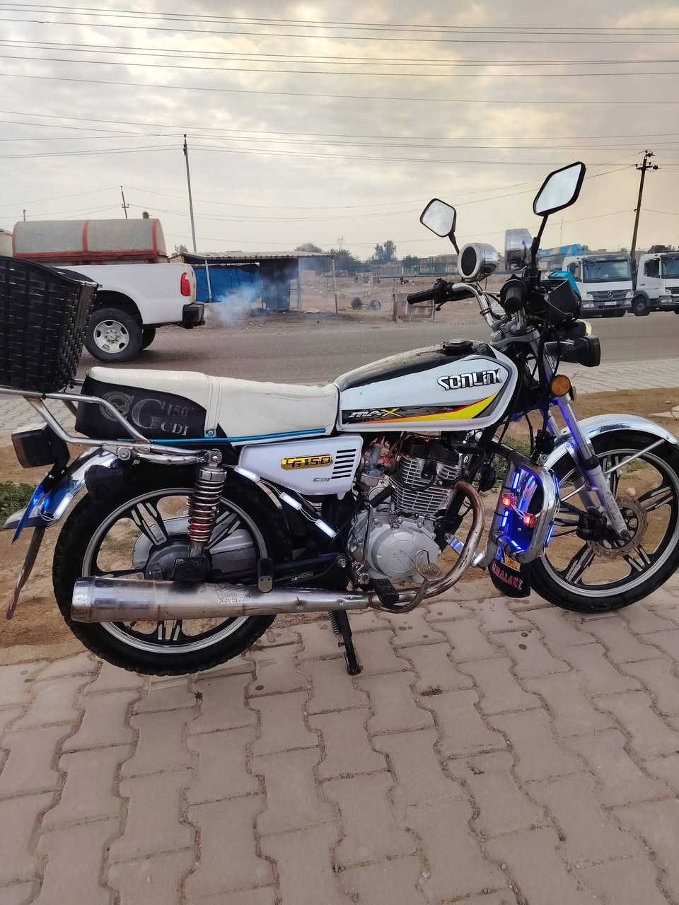 سلام عليكم دراجه للبيع سيفان موديل 23كفاله عامه أوراق كمله بس ترقم دراجه مابيهاا نقص كمله ع أخر حباية مجمبزه محرك شرط مامفتوح أخرس بلادي تجي تفحص يلا تخذهاا سعر 600وبي مجال مكاني ديالى ناحية العظيم اي استفسار تصل ع رقم ***********
