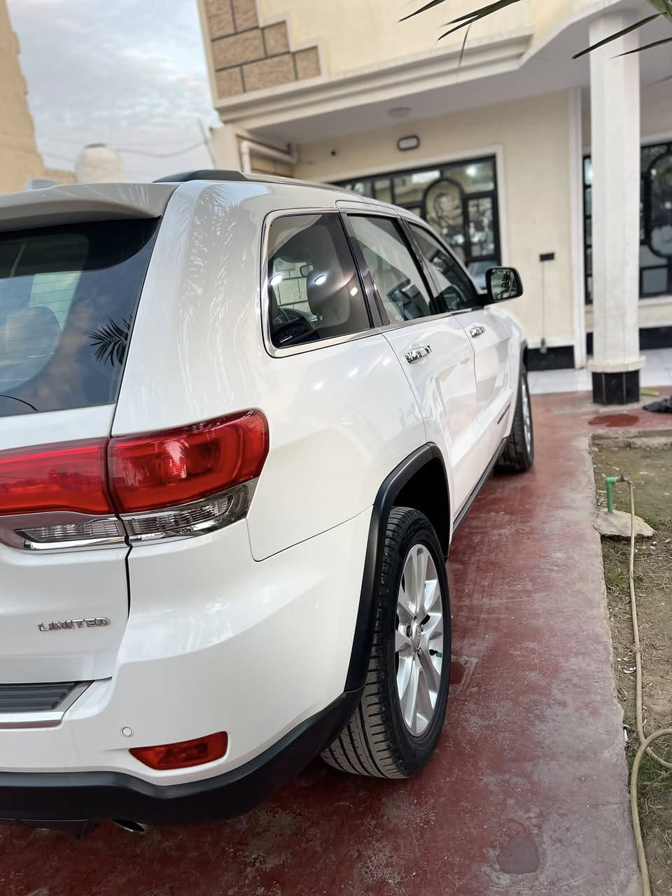 جيب لمتدد 2017 ( خـليـجـي )
فول فول مواصفات 

 فول مواصفات ١/١  لمتدد 
حجم المحرك: 3600
فور ويل 4/4 ماوس 
دبل سلايت بانوراما 

تشغيل عن بعد 
شاشه جبيره 
شفتات ستيرن 
جنطه كهربائي شفط 
دبل كزوز خلفي 
حساسات اماميه + خلفية 
سستم صوت 12 سماعة 
دمامي خلفي بلصندوك
اوتو بارك مساعد اصطفاف
قطعتين تبريد ثلج 
كشن خزن ميموري 3 وضعيات
 مقاعد جلد اصليه  بيجي 
كهرباء (تدفئة
تدفئه بلاستيرن 

مري  شفط 
مري قلاب ويه ال R
يدات ستيل اصل 
الداخل صاج ملكي  
 نظام_خرائط(نظام ملاحة)_Navigatio
 كامرة خلفية دوارة اصلية
 استيرن كهرباء +  تدفئة
 فول تحكم استيرن (جهتين امامي + جهتين خلفي) 
 ناقل حركة ٨ نمر
 نظام سبورت s
 نضام اقتصادي
 مري _جانبي_تدفئة مرايا_جانبية_حساسة_للضباب_تعمل_
تلقائياً + اشارة بالمري 
 لايت عدسة زينون يصعد وينزل ويه الستيرن 
كشافات زنون 
زراكات لايت 
كلوب طوارء بلجنطه 
هوكات اماميه + خلفيه 
كاعيات بلاد شركه جيب

صدر جديد  باتري جديد تخم تاير جديد 
السياره جديده بمعنئ الكلمه ولا كلوب مشتغل بلدشبول 
رقم  سليمانيه بسمي شخصيآ الدولي   الجديد تحويل مباشر
ملاحضه / السونار موجود بالصوره مراوس حسب القناعه
للاستفسار / ***********
