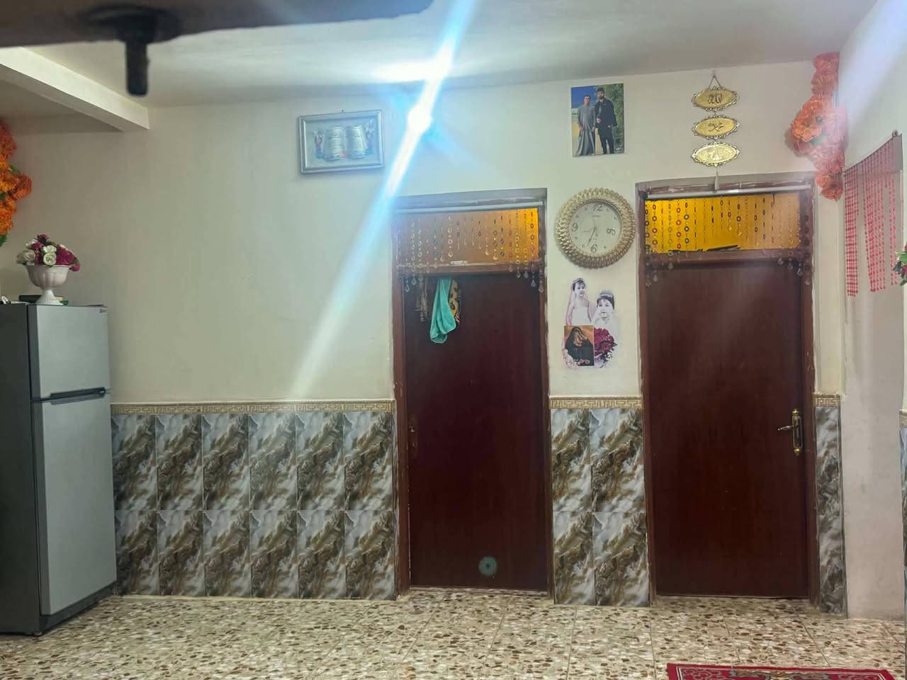 بيت للبيع المساحه 125 يحتوي علئ ديوانيه+مطبخ+صاله+غرفتين نوم طابق أرضي علوي العنوان  المشرح حي الجوادين اللاستفسار ***********
