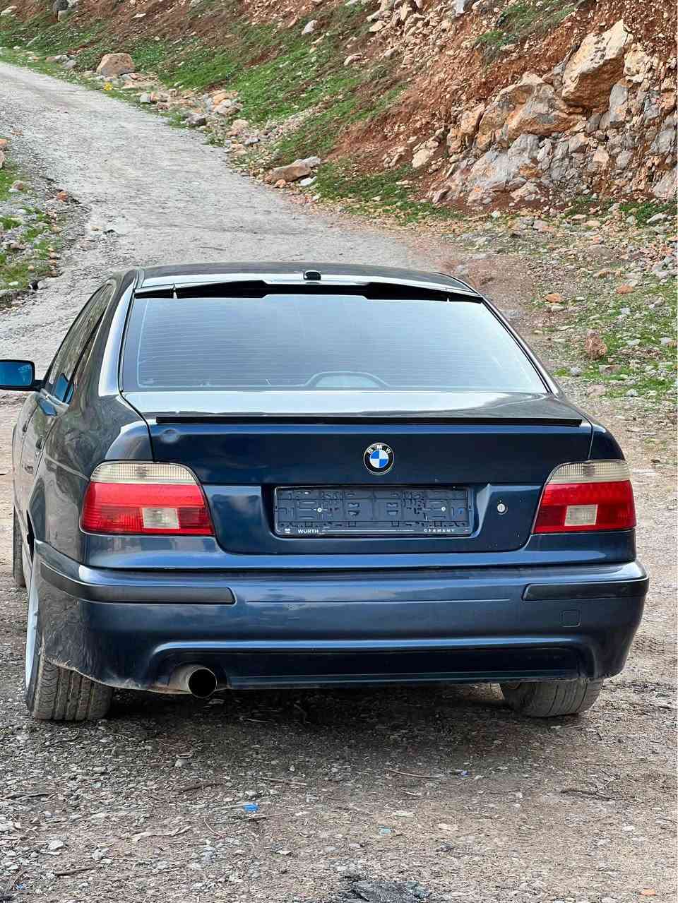 BMW سەقەڕ
مۆدیل 2001
مەکینە 525 دەبڵ دیجیتەڵە
سێ گێڕ (ئۆتۆماتیک + عادی + سپۆڕت)
مەنەفێستی ئەصڵی لەگەڵە
حاسەیە 
تڕاکشن + ABS
ناو زەرد + کوشن جڵد+کوشن هیتەرە
دەعام پێش و دوا M + ویل M
لایت زینۆن + لایت ئەڵقە
سوکان ڤۆلیۆم
تەبرید سارد و گەرم نیزام سپلیتە
تەبرید مەرکەزی 
سەیارەکە ساغە نەموس نەبڕاوەیە 
بێ دەعم و لێدراو
سەیارەکە بێ عەیب و عارە 
سعریشی 45 گەڵا و معامەلەیەکی کەم
سەیارەکە سوکانی محەوەر
زۆر بەجوانی چاک کراوە هەستی پێناکەی  
ژ.م خاوەنی//*********** رانية, السليمانية
