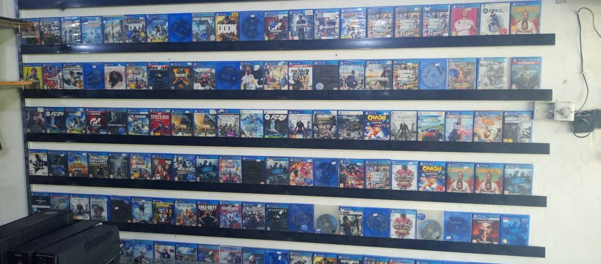 بلي فور 
بلي فور فات  مهكر +ملحقات كاملة مع الضمان 
بلي فور اسلم مهكر +ملحقات كاملة مع الضمان 
بلي فور برو مهكر +ملحقات كاملة مع الضمان 
ويجود غير مهكر جملة مفرد 
البلي فايف 
بلي فايف اسلم  مهكر ملحقات كاملة مع الضمان 

بلي فايف فات مهكر ملحقات كاملة مع الضمان 
بلي فايف برو مهكر ملحقات كاملة مع الضمان 
جملة مفرد 
الجوستكات 
توجد جميع انواع جوستكات البلي فور اصلي وتجاري 
جملة مفر 

الاقراص 
يوجد جميع الاقراص بلي فور وبسعار مناسبة 
جملة مفرد 
العنوان 
نجف ـ كوفة . فلكة حبيب الرعاش 
للتواصل 
***********
يوجد توصيل كافة المحافظات

