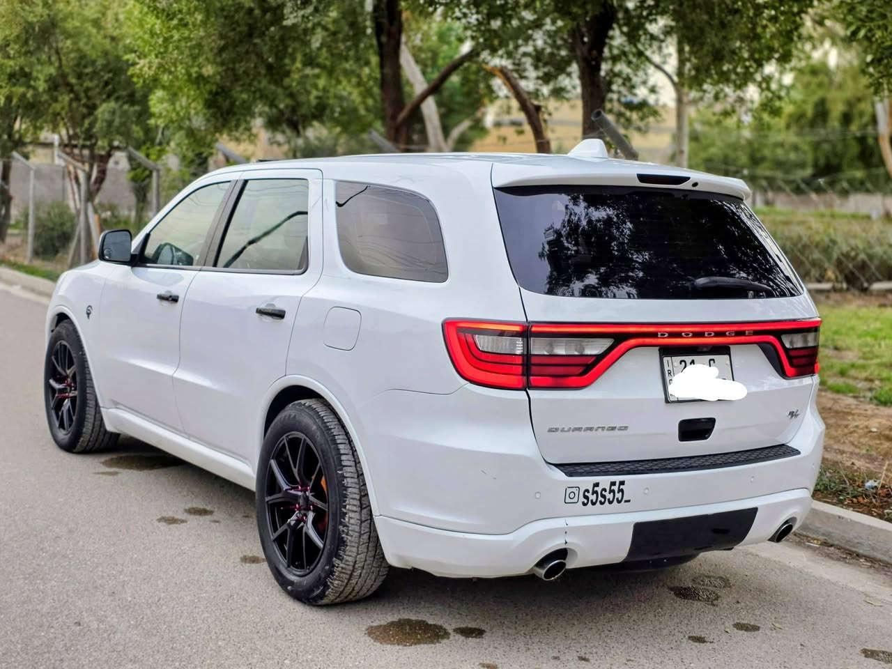 السلام عليكم دوج دورانكو
 RT MAX 

الموديل :16. (امريكي) 
المحرك : V8. 5700

(رقم سليمانيه ب اسمي تريد تحويل تريد وكاله) 
السنويه لل2030
 حادثها ويه الصور +بابين عكس السايق مصبوغات اثر شخوط والبنيد محدث 

المواصفات :
* رادار امامي مع مانع تصادم . 
* تحذير الخروج عن المسار. 
* تحذير النقطة العمياء . 
* حساسات امامية وخلفية. 
* شاحن هاتف لاسلكي (وايرلس).  
* مقاعد جلد. 
* مقاعد كهربائية مع ذاكرة لحفظ وضعيات الجلوس. 
* مقاعد تبريد وتدفئة. 
* تدفئة مقود القيادة. 
* مقود رياضي مع تحكم كهربائي. 
* مصابيح امامية زنون مع LED .
* كشافات ضباب LED . 
* نظام ملاحة (GPS) . 
* تشغيل عن بعد . 
* ويلSRTقياس 20 أنج 
* صندوق كهربائي . 
* بلوتوث تلفون .
* محدد سرعة . 
* كاميرا خلفية .
* كير ماوس .
* كشنات سياحي . 
*تو ويل اصل 
* اطفاء وتشغيل اوتماتيكي
*منضومه غاز ايطاليه تانكي ابو 100
السعر 185 وبيها مجال بيع او مراوس
السياره بيها بستم مكسور لا دخان ولا صوت بيها خربطه خفيفه ابيعها على وضعها 
مكاني بغداد ***********
