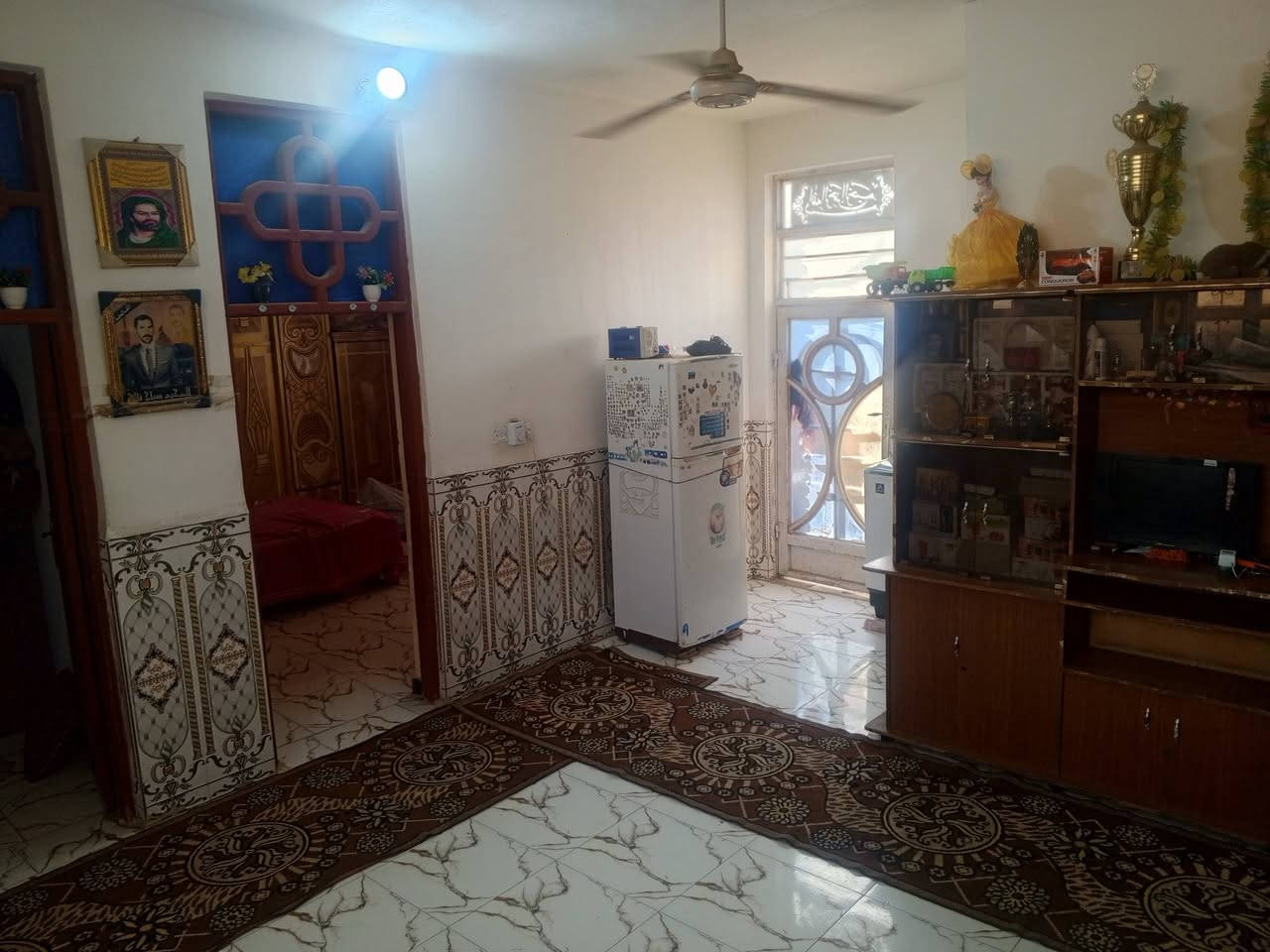 بيت طابوك بناء حديث مساحته 200
شارع نفط قبل لاخير يبعد علئ سده 300 متر 

يتكون من غرفتين 5×4ونص وهول +مطبخ 5×5+استقبال 6ونص ×5 +خدمات بس الصب بعده 

+قطعه 160متر 

85 وبيه مجال 

***********
