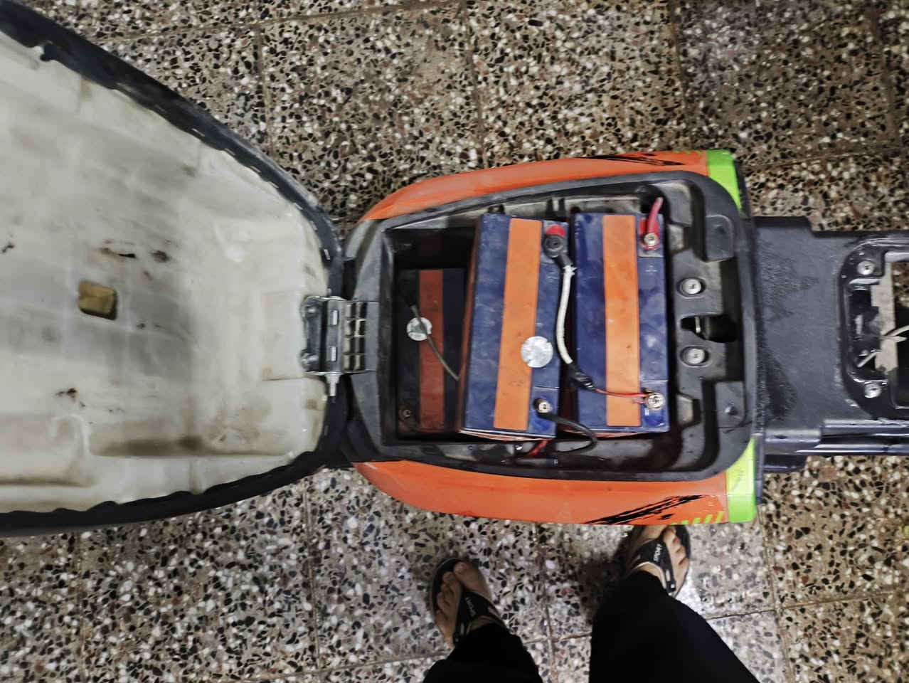 سلام عليكم دراجه ار 11  للبيع مستعجل نضيفه دارجه بطاريته تعبانات تفقد شحن فقد ما بيه شي بصمه وسيوج كله شغاله ***********سعره 175
