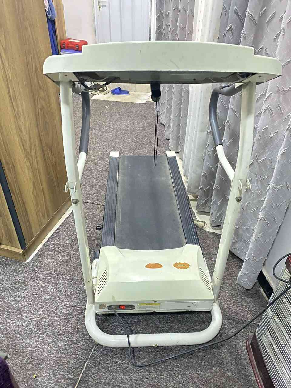 جهاز جري نظيف جداً مستخدم شي قليل للبيع كله شغال وموضح بالفديو ب175 الف ***********
