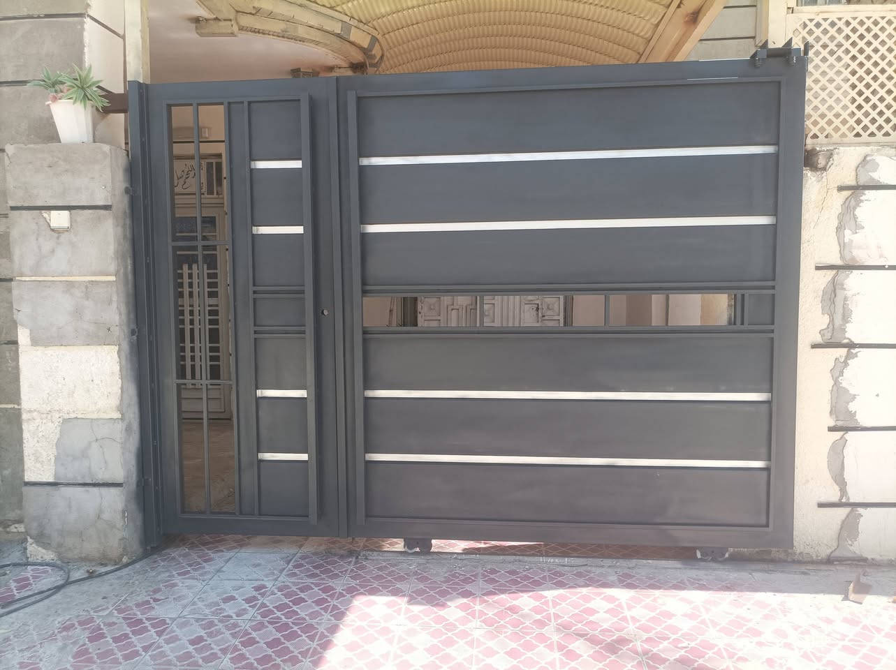 السلام عليكم
صبغ جدران سنفره طلس و تصليح 
صبغ ابواب و شبابيك تنضيف و معجون 
ديكورات جبس بورد و بوردكس
ديكورات فوم واجهات
باسعار مناسبة 
***********
جزء بصيط من اعمالنه 👇
