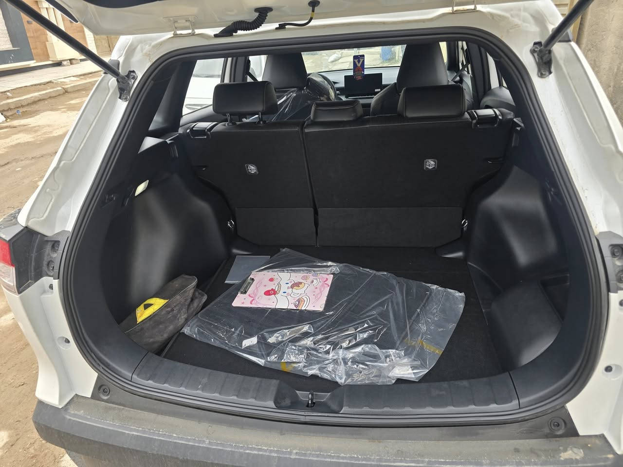 السلام عليكم لبيع كورلا كروز موديل 25 شكل ال 2026 فول مواصفات عدى الجنطه مو كهرباء مرقم جاهز بغداد بسمي تحويل ثاني يوم رقم مميز ماشيه ١٧٠٠ كيلو يعني زيرو كاعيات جلد شادله اصليه للاستفسار الاتصال عل الرقم ***********
