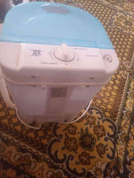 السلام عليكم غساله ترهم  مال اطفال او مال احذيه للبيع 30 وبيهه مجال ***********
