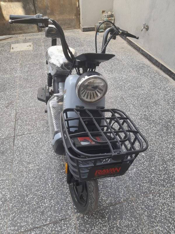 سلام عليكم حبايب؛ دراجة شحن نوع R9  ريان حجم 16 جديدة معروضة للبيع بسعر 250 ألف مع مجال بسيط للتفاوض مع تحياتي للجميع...


**إذا كنت صاحب هذا الإعلان وتريد حذفه لأي سبب، رجاءا أرسل رسالة إلى الدعم الفني**