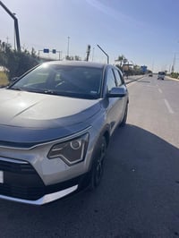 كيا نيرو هايبرد ex موديل 2023 كلين تايتل ممشىkm 130 محرك 1.6 هايبرد را...